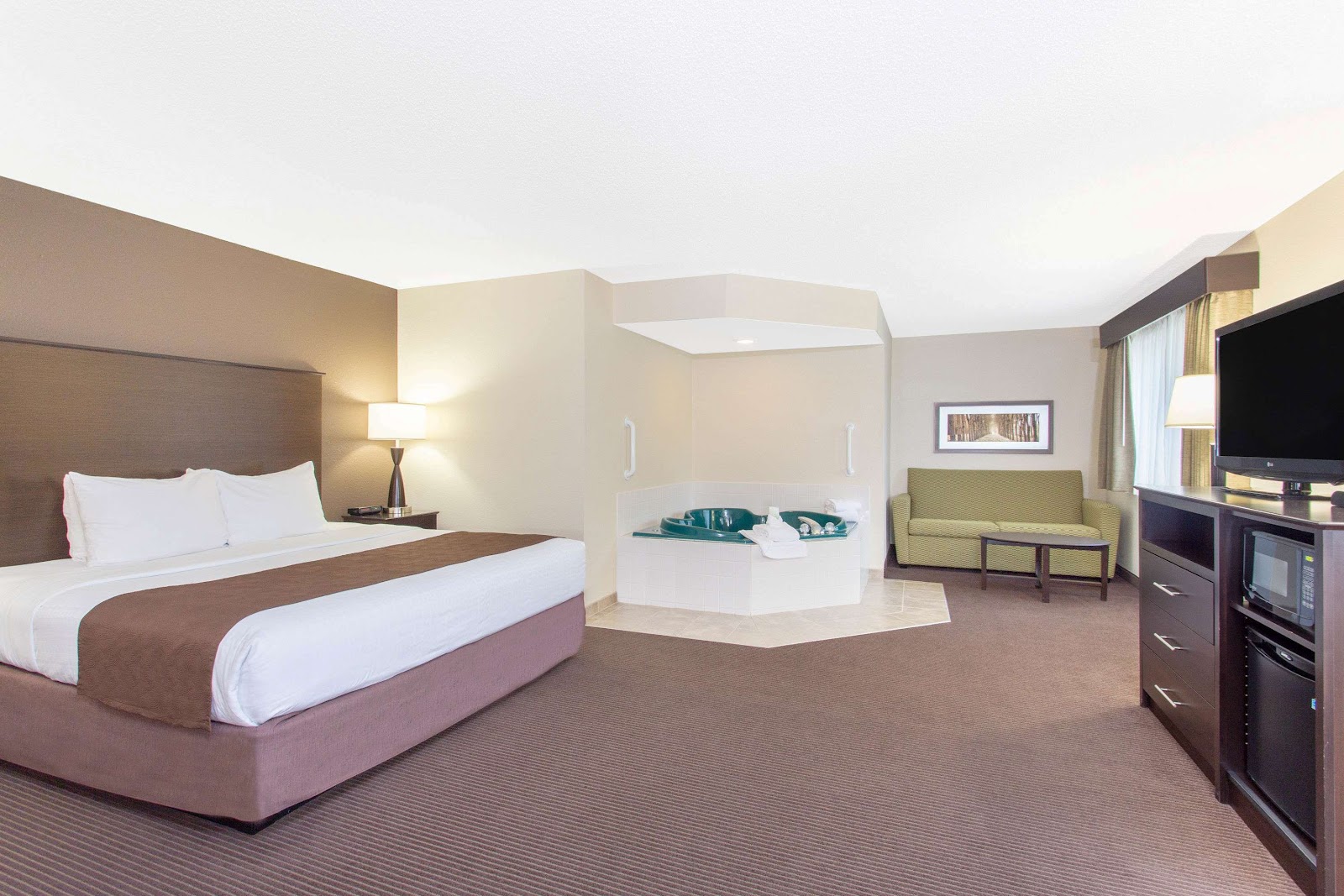 In-room jacuzzi at AmericInn by Wyndham Rhinelander in Rhinelander