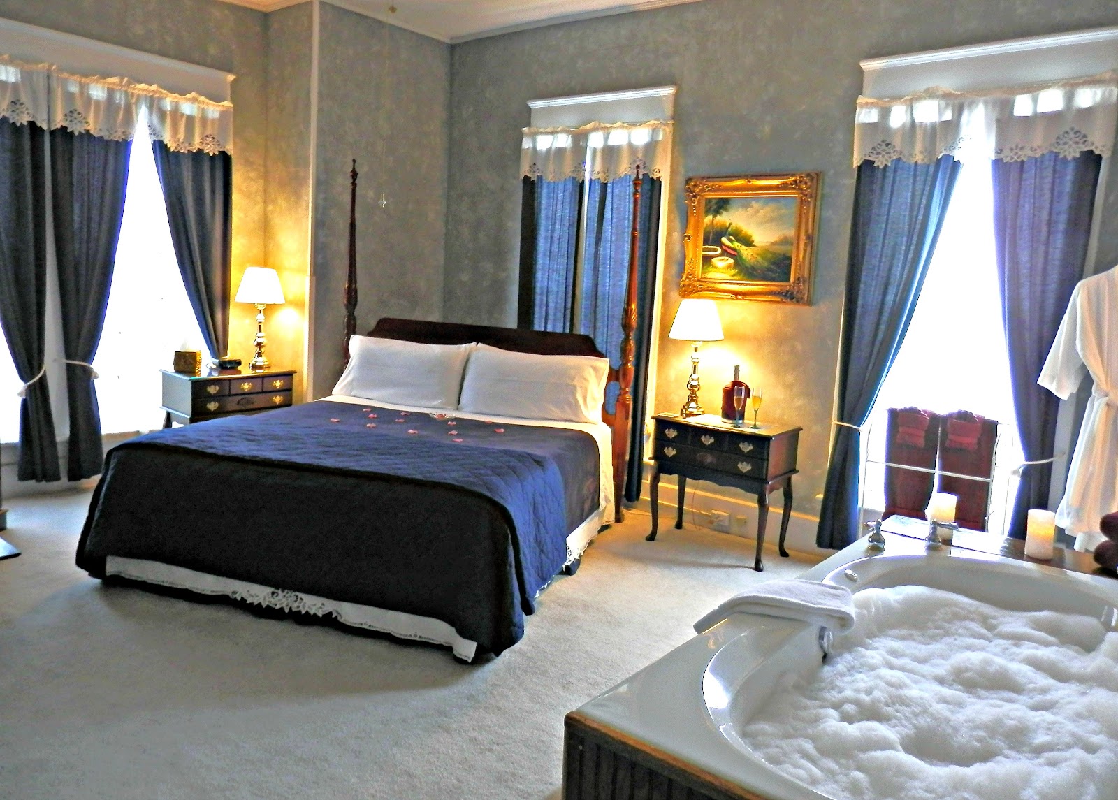 In-room jacuzzi at Americus Garden Inn Bed and Breakfast in Americus