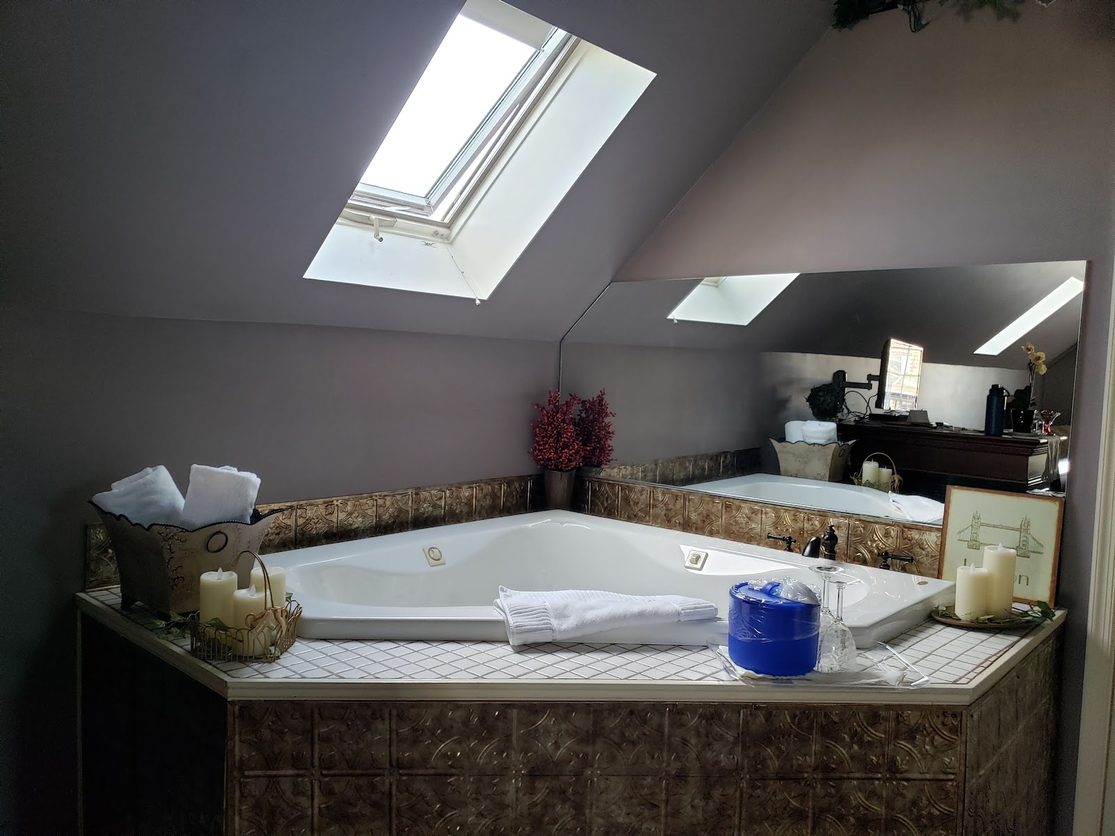 In-room jacuzzi at Annville Inn in Annville