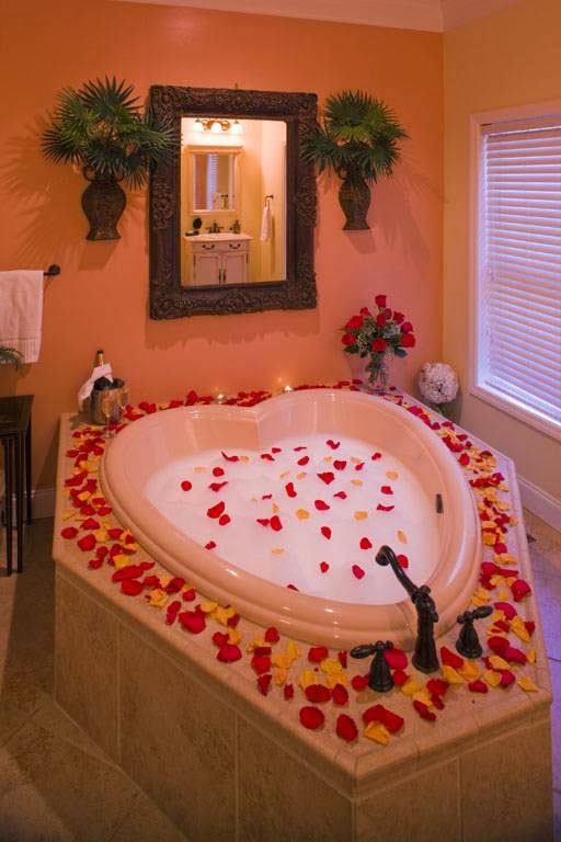 In-room jacuzzi at Biltmore Village Inn Bed & Breakfast in Asheville