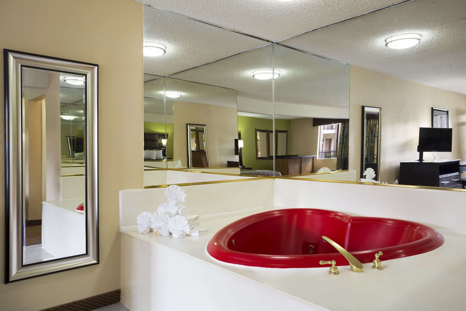 In-room jacuzzi at Days Inn by Wyndham Dallas Irving in Irving