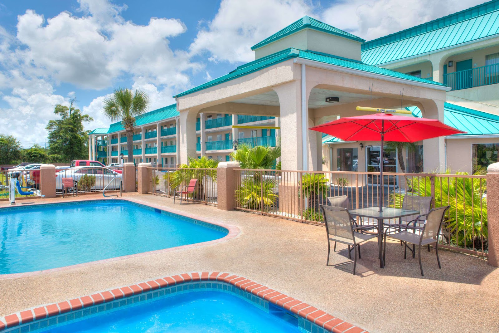 In-room jacuzzi at Days Inn By Wyndham Gulfport in Gulfport