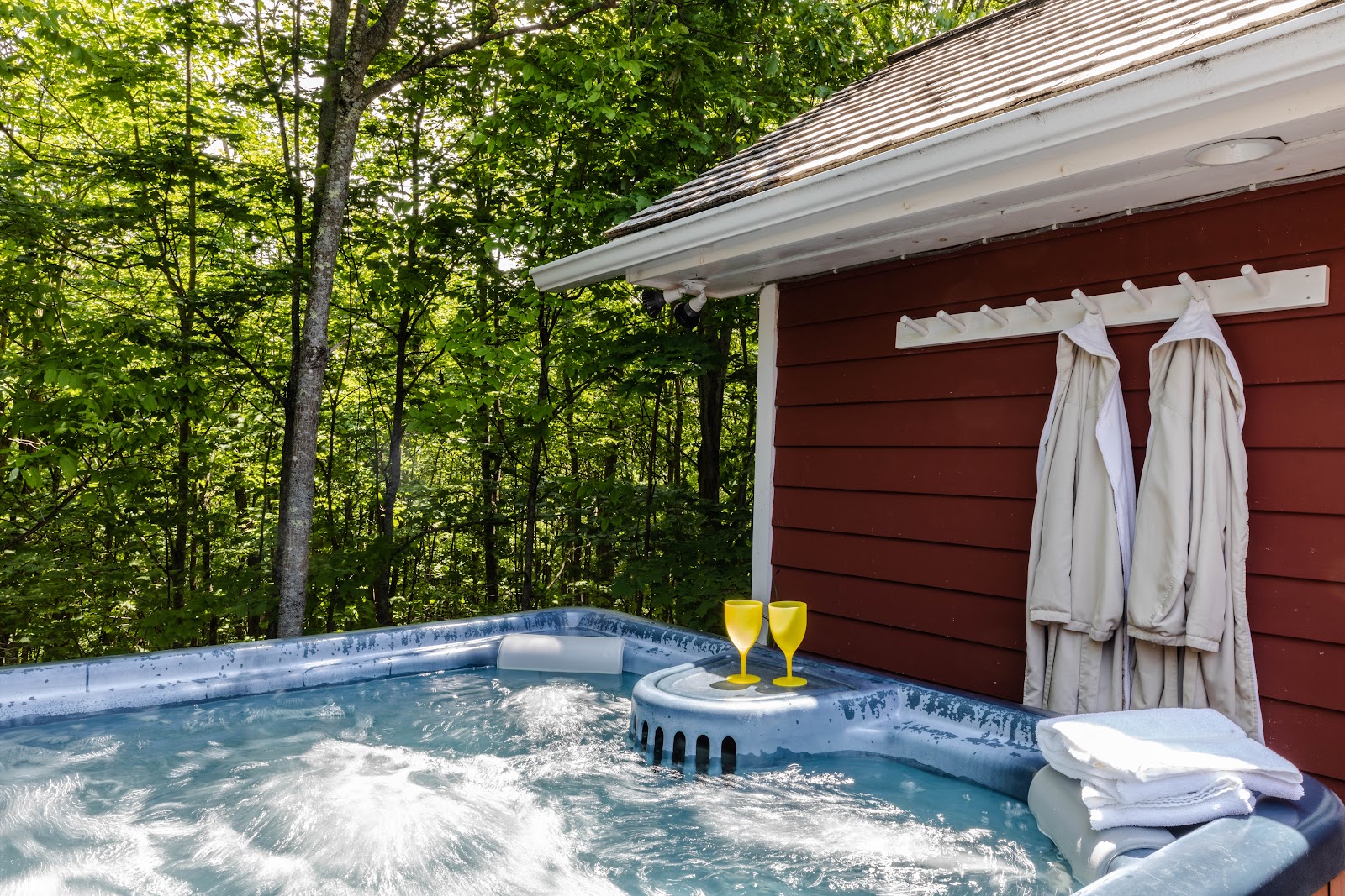 In-room jacuzzi at Maple Hill Farm Inn and Conference Center in Hallowell