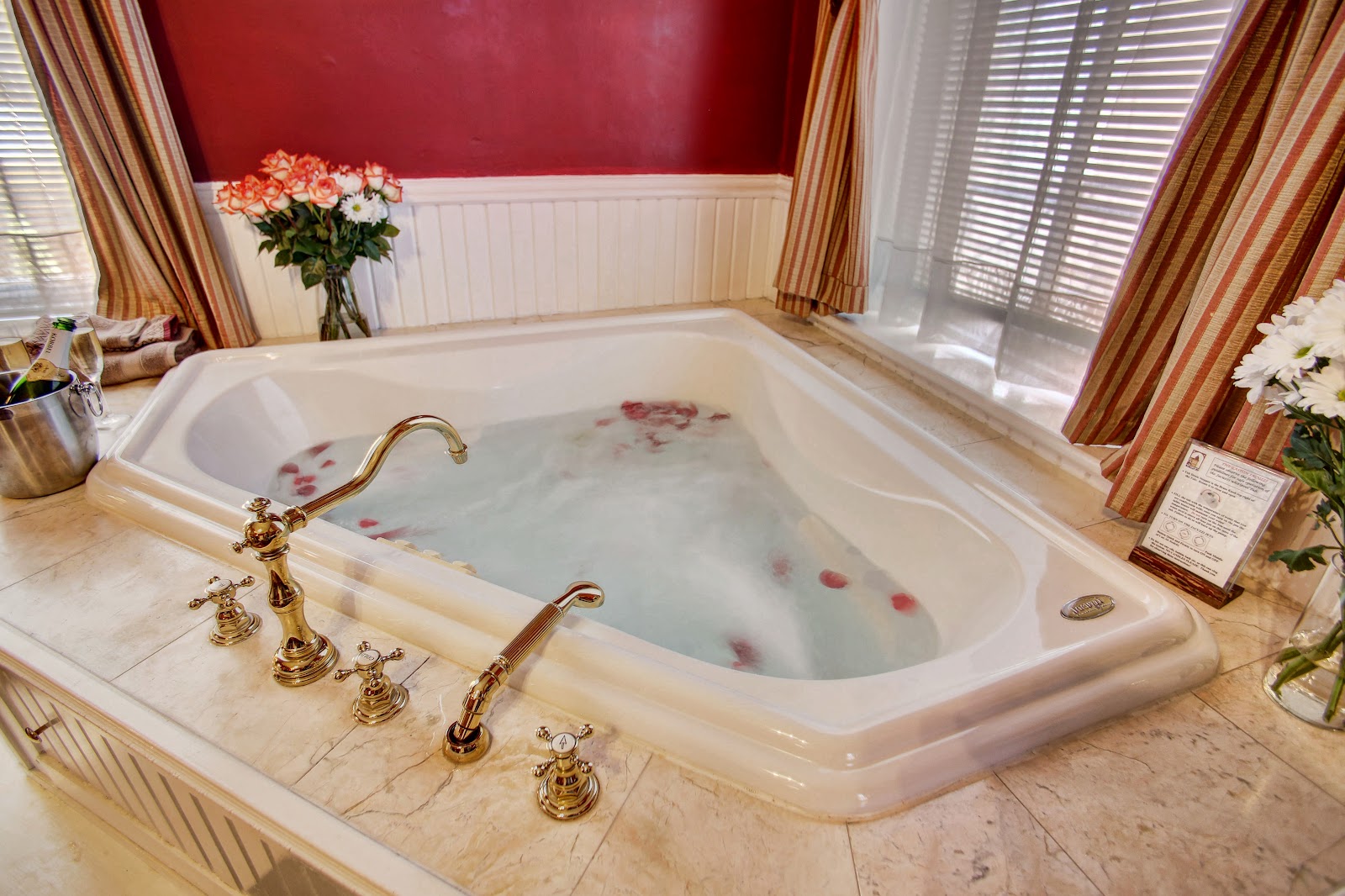 In-room jacuzzi at McMillan Inn in Savannah