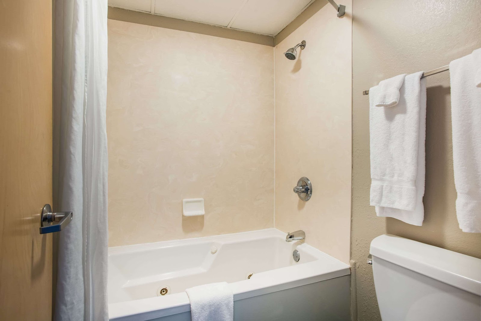 In-room jacuzzi at Super 8 by Wyndham Sevierville Riverside in Sevierville