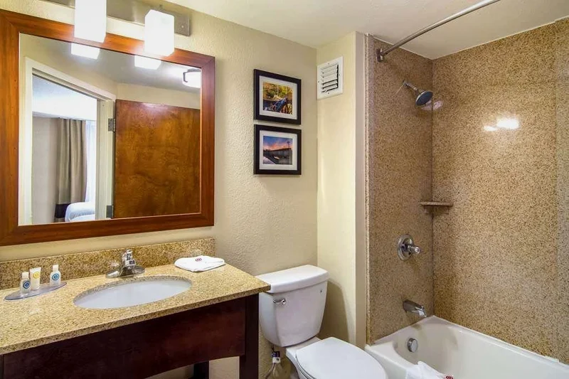 Hotels with jacuzzi in room in Acworth