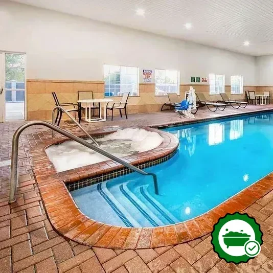 Hotels with jacuzzi in room in Alamo