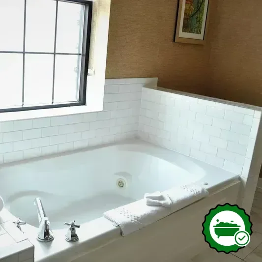 Hotels with jacuzzi in room in Albany