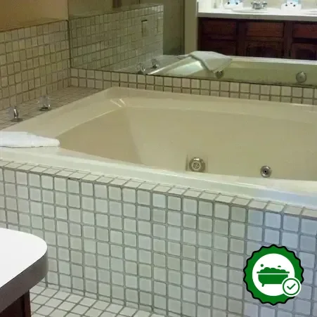 Hotels with jacuzzi in room in Alexandria Bay