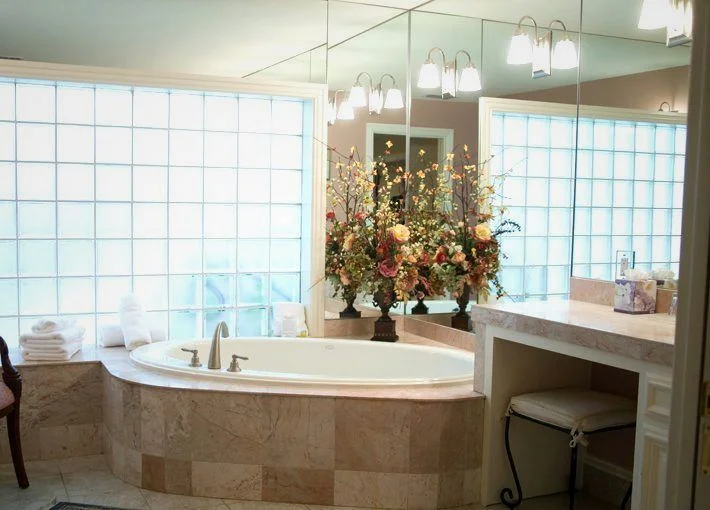 Hotels with jacuzzi in room in Arlington