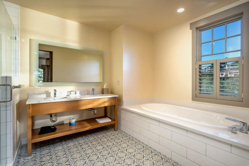 Hotels with jacuzzi in room in Arroyo Grande