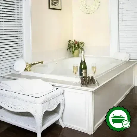 Hotels with jacuzzi in room in Ashland