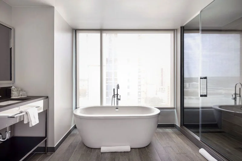 Hotels with jacuzzi in room in Austin