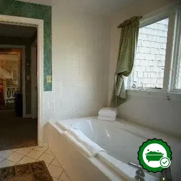 Hotels with jacuzzi in room in Barnstable