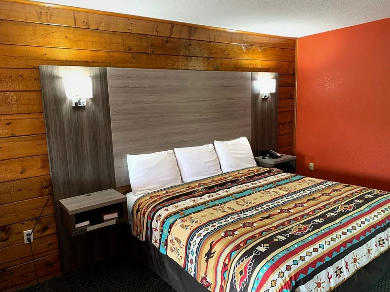 Hotels with jacuzzi in room in Bay Minette