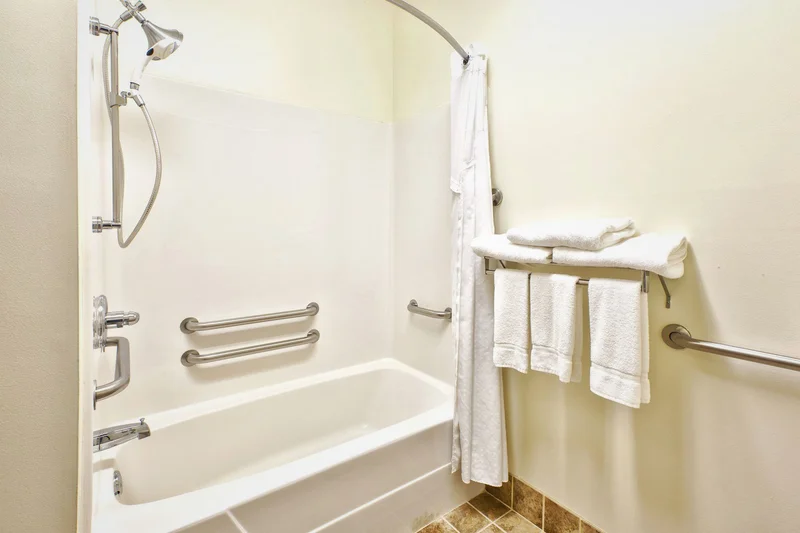 Hotels with jacuzzi in room in Benton Harbor