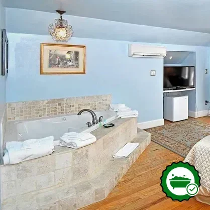 Hotels with jacuzzi in room in Berkeley Springs