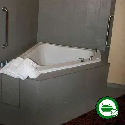 Hotels with jacuzzi in room in Blackwood