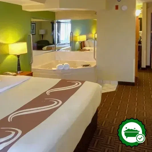Hotels with jacuzzi in room in Bolingbrook