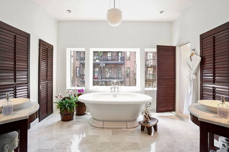 Hotels with jacuzzi in room in Boston