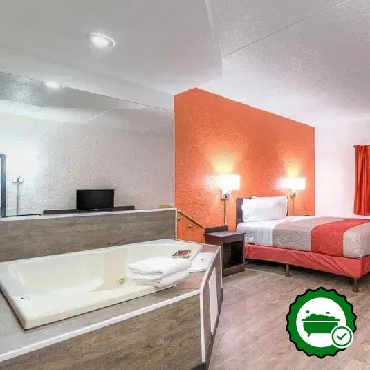 In-room jacuzzi at Motel 6 Bridgeview in Bridgeview