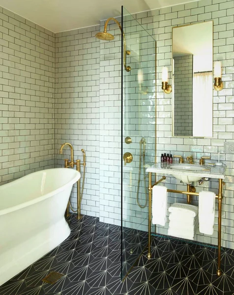 Hotels with jacuzzi in room in Brooklyn