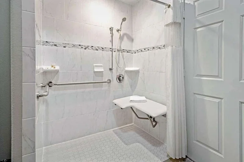Hotels with jacuzzi in room in Brownsville