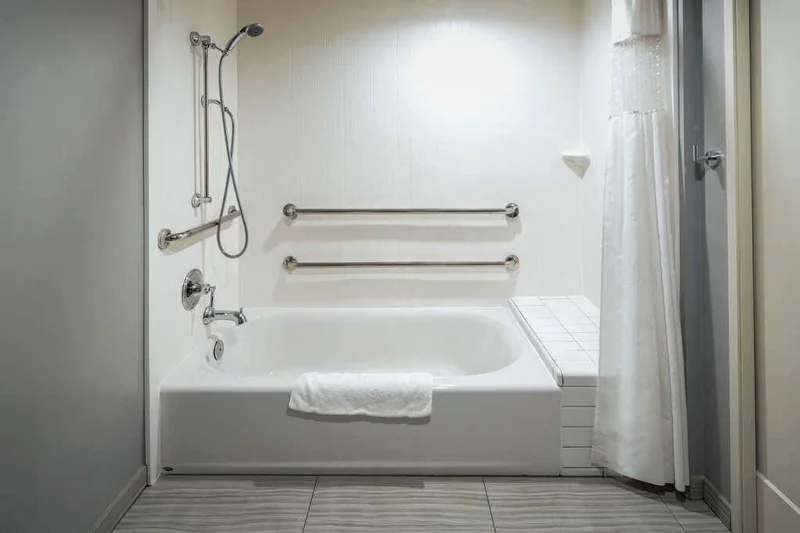 Hotels with jacuzzi in room in Burbank