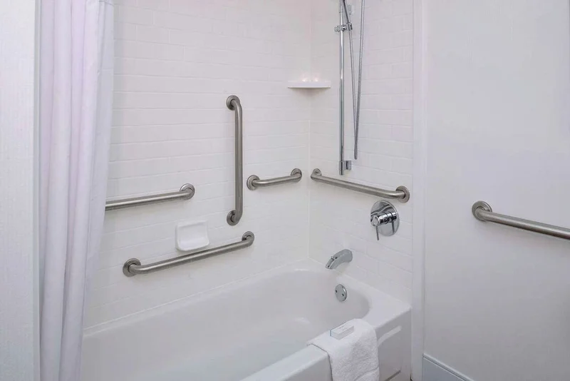 Hotels with jacuzzi in room in Carbondale