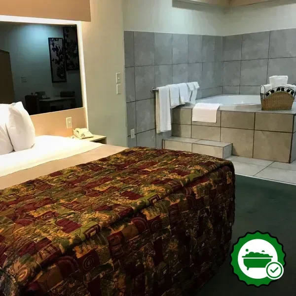 Hotels with jacuzzi in room in Carlyle