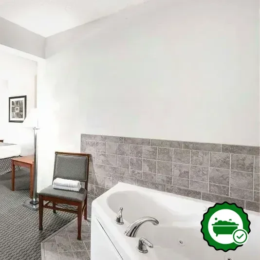 Hotels with jacuzzi in room in Carroll