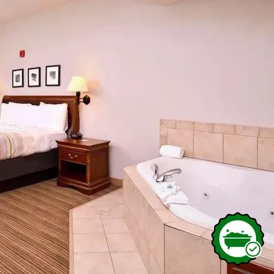 Hotels with jacuzzi in room in Carter Lake