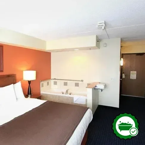 Hotels with jacuzzi in room in Cedar Rapids