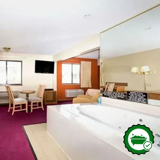 Hotels with jacuzzi in room in Chadron
