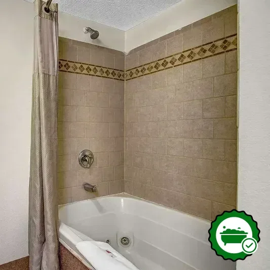 Hotels with jacuzzi in room in Charles Town