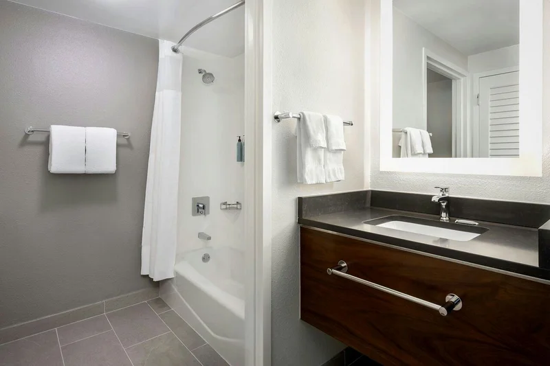 Hotels with jacuzzi in room in Chattanooga
