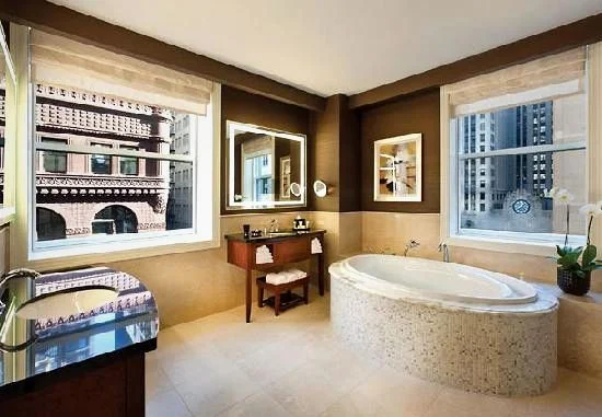 Hotels with jacuzzi in room in Chicago