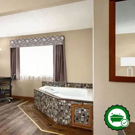 Hotels with jacuzzi in room in Chillicothe