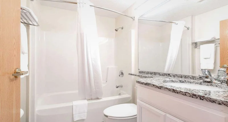 Hotels with jacuzzi in room in Christiansburg