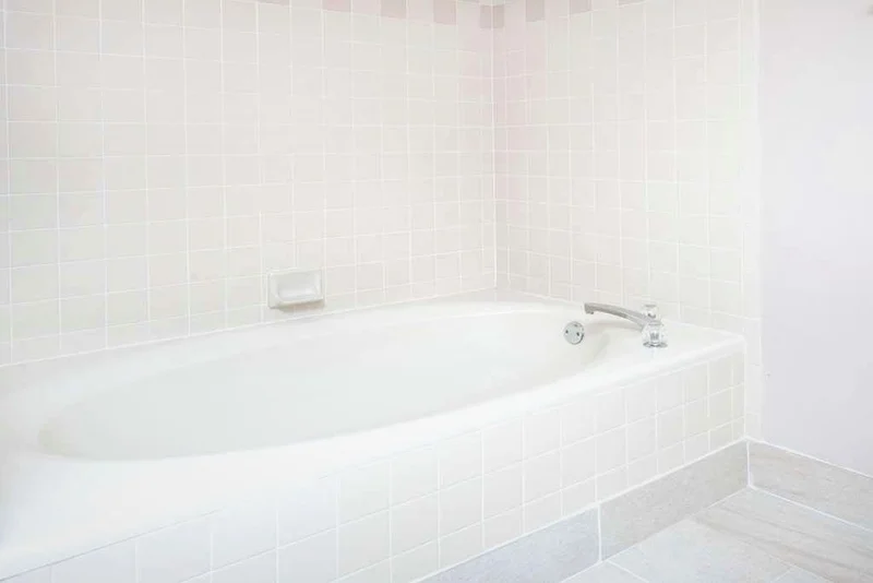 Hotels with jacuzzi in room in Clarksville