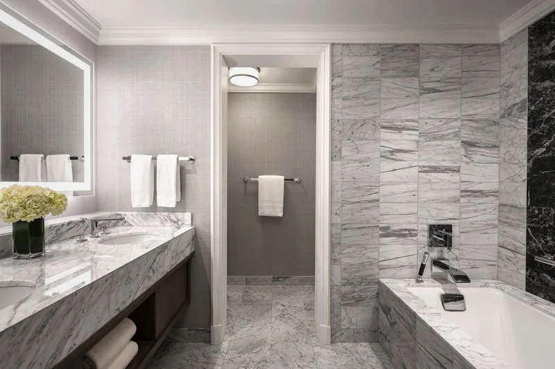 Hotels with jacuzzi in room in Cleveland