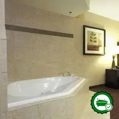Hotels with jacuzzi in room in Clovis
