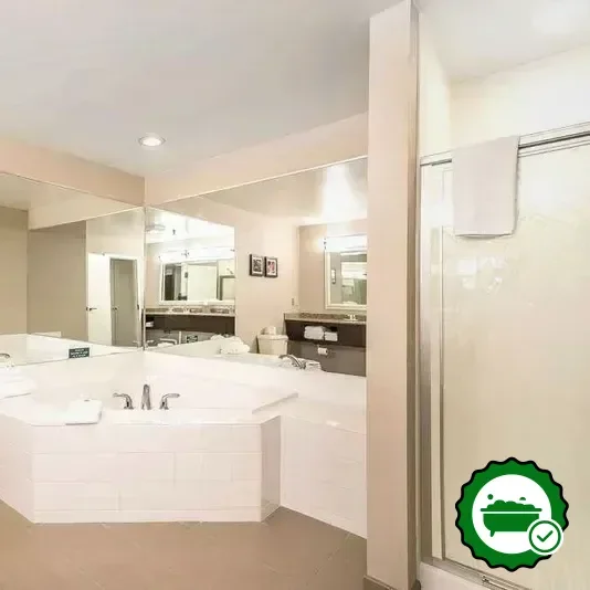 Hotels with jacuzzi in room in Concord