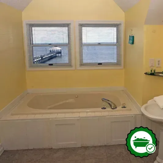 Hotels with jacuzzi in room in Corolla