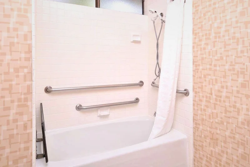 Hotels with jacuzzi in room in Corte Madera