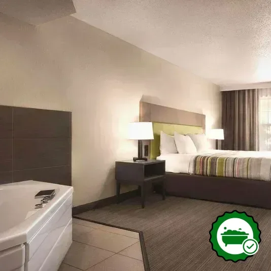 Hotels with jacuzzi in room in Cottage Grove