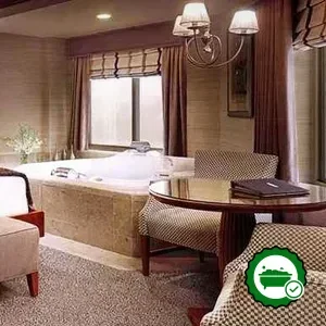 Hotels with jacuzzi in room in Council Bluffs