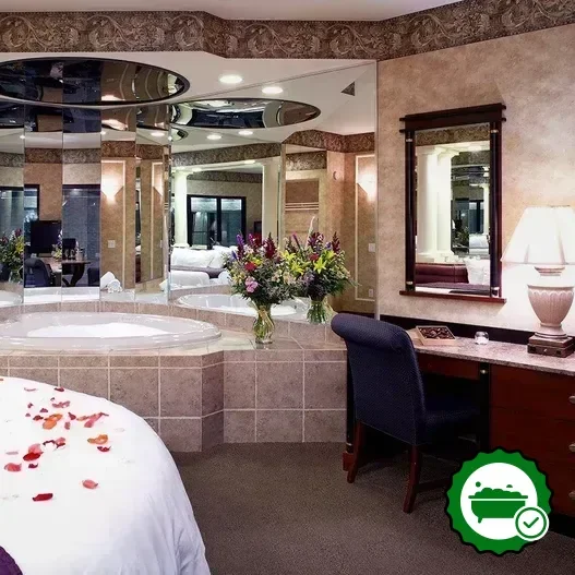 Hotels with jacuzzi in room in Cresco