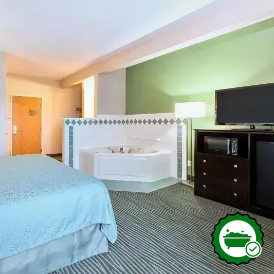 Hotels with jacuzzi in room in Des Moines