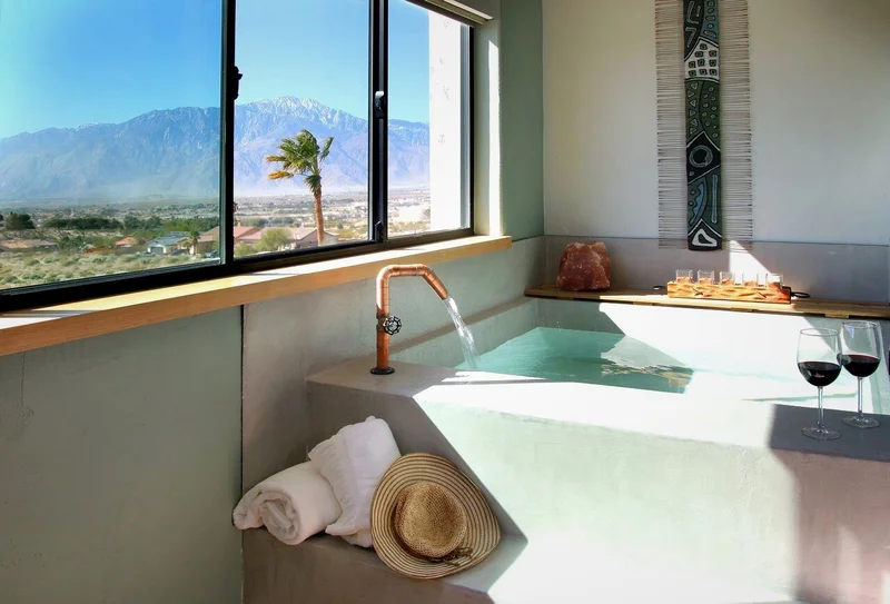 Hotels with jacuzzi in room in Desert Hot Springs